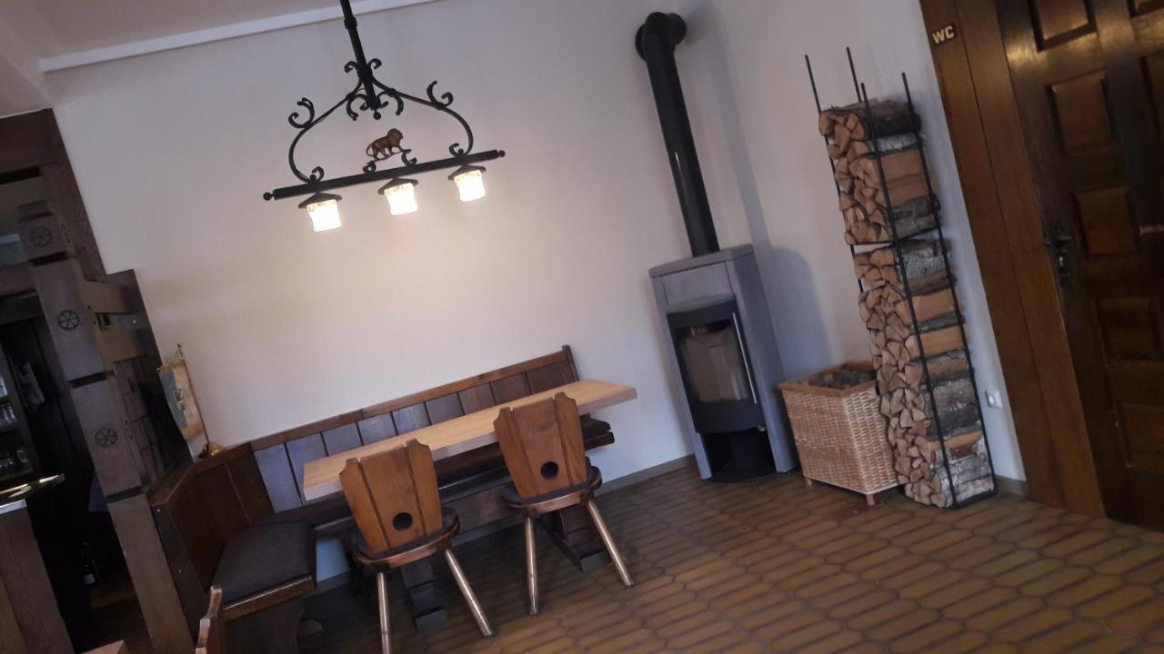 Landgasthof Zum Goldenen Loewen 모오스바흐 외부 사진